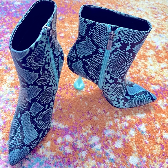 New Gianni Bini Fawlie Snake Print Leather Clear Flared Heel Booties - Picture 13 of 15